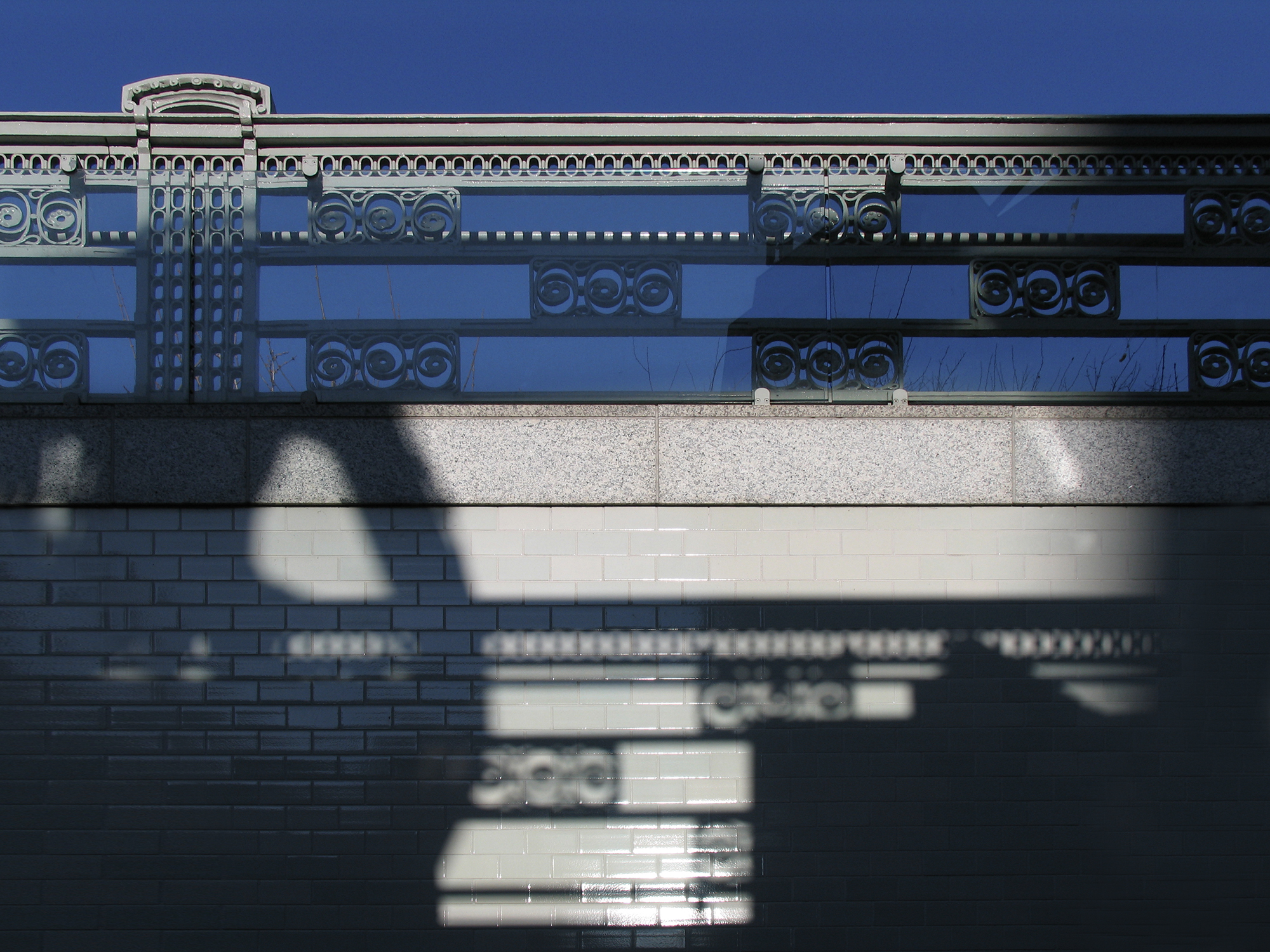 Christoph Radke, Berlin, U-Bahnhof Spittelmarkt, Eingang, 2005
